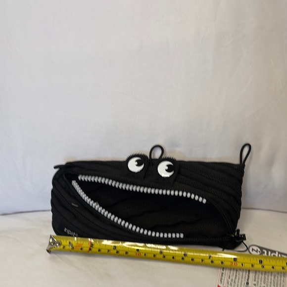 Playful little Face Clutch or Pencil Case with Zipper Design by Zipit - Picture 5 of 6